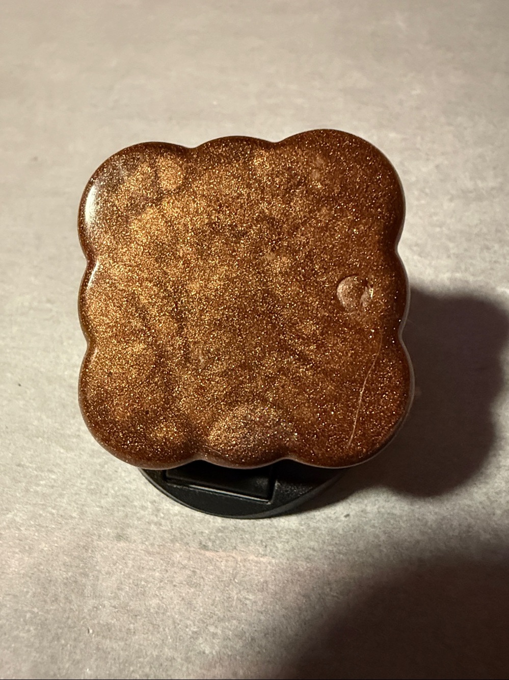 Brown Scalloped Square-Shaped Shimmer “Pop Socket-like” Phone Grip